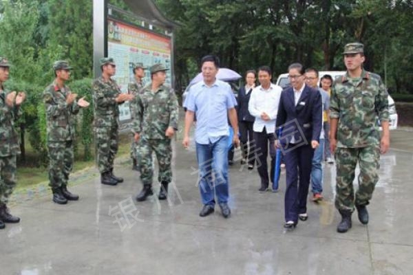 银川福寿园与宁夏武警总队后勤训练保障基地开展”迎八一“慰问学习活动（2017-7-29）